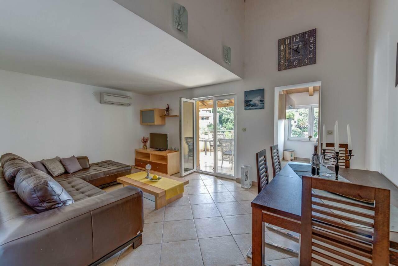 Apartments Savar - Ilo Brbinj Luaran gambar